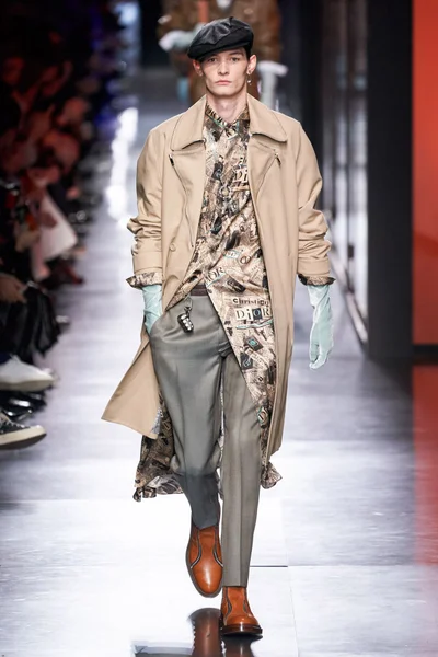 Look 32